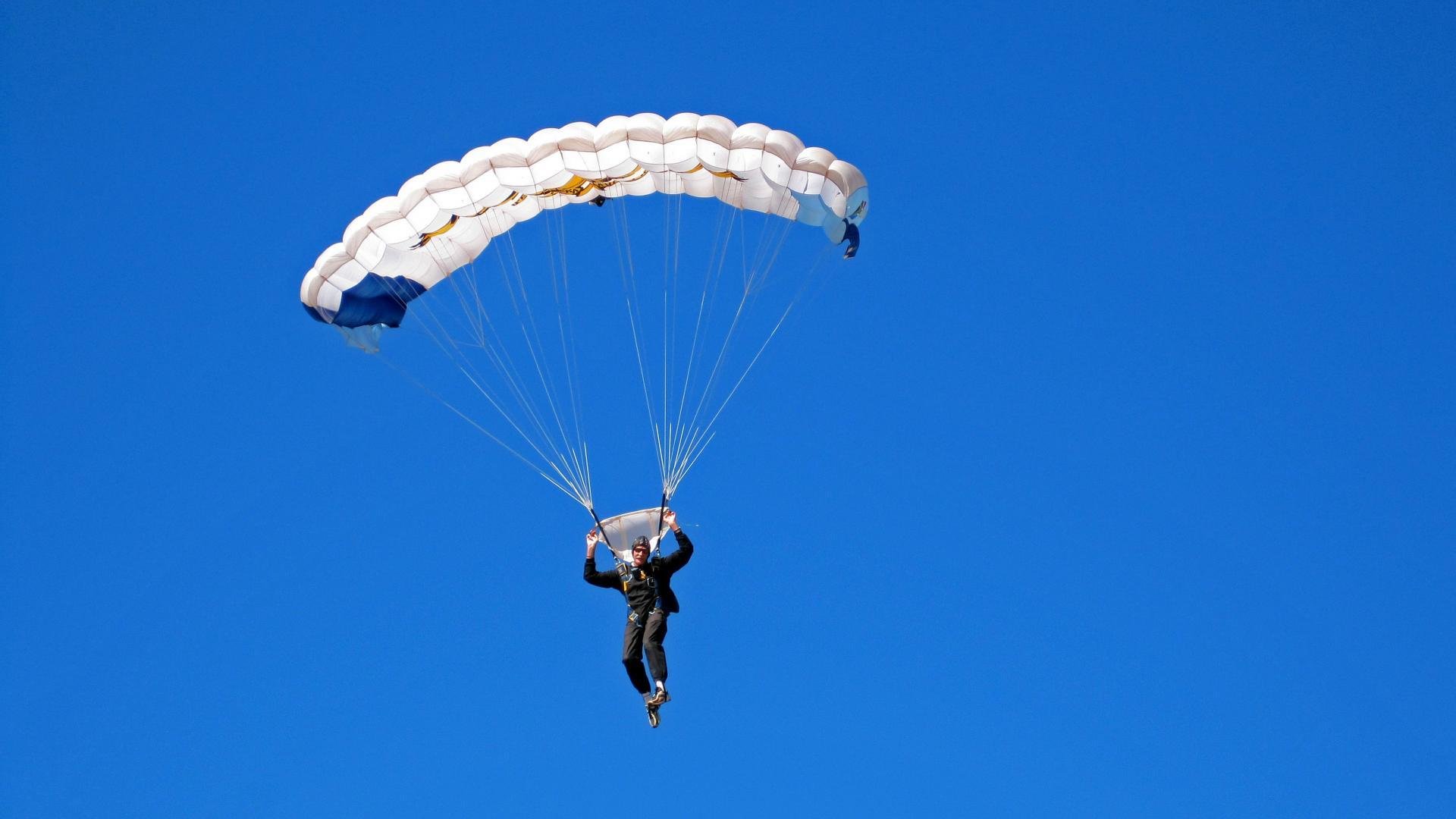 弗赖堡边中结合形成有效进攻通道，弗赖堡位置